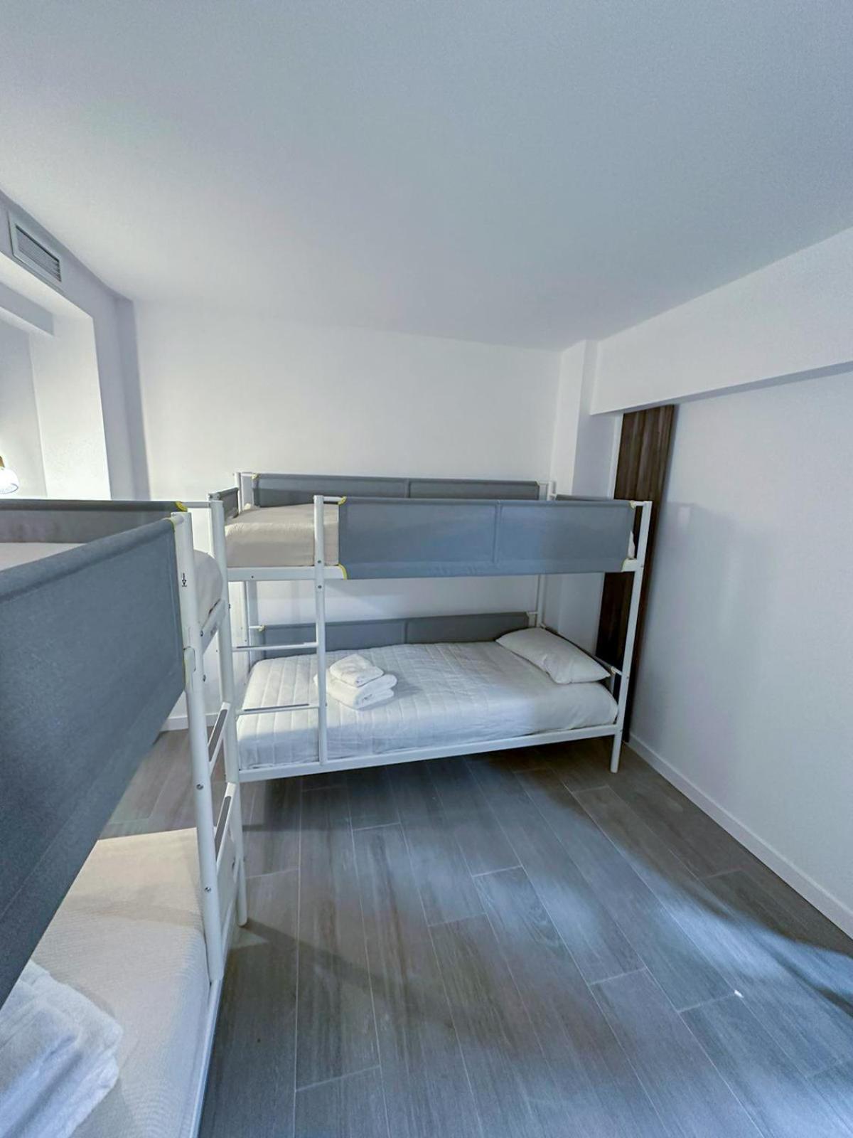Zur Boutique Hostel Фуeнхирола Екстериор снимка