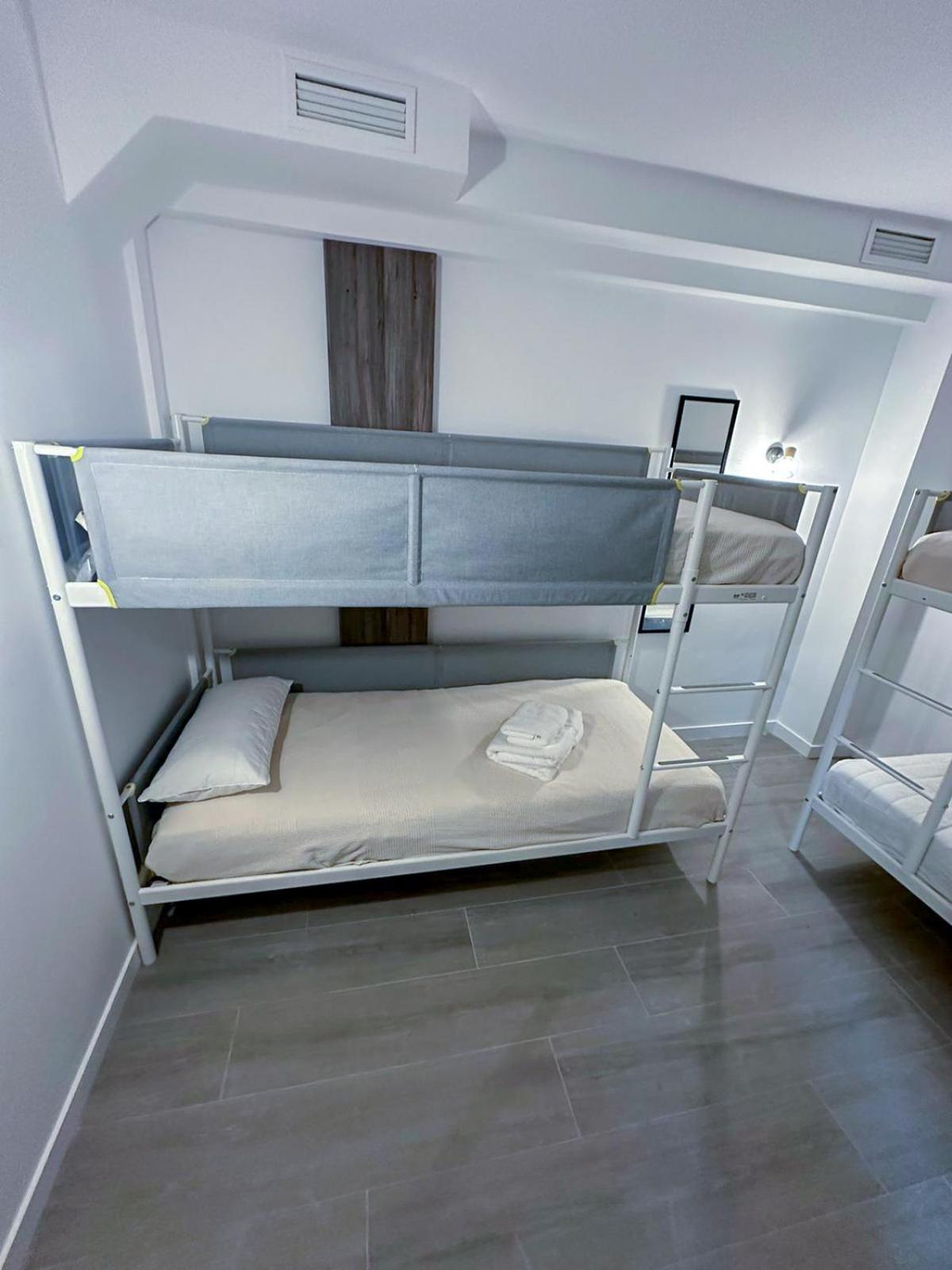 Zur Boutique Hostel Фуeнхирола Екстериор снимка