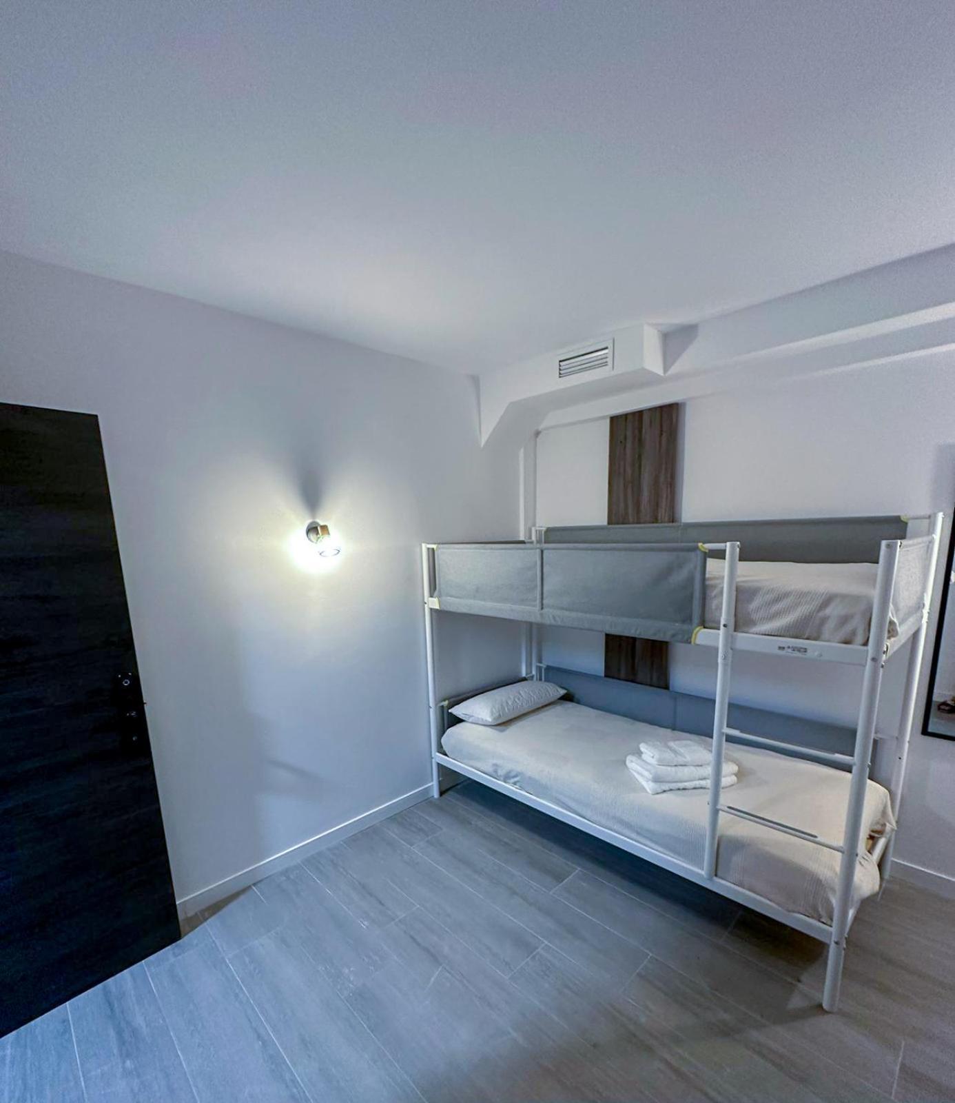 Zur Boutique Hostel Фуeнхирола Екстериор снимка