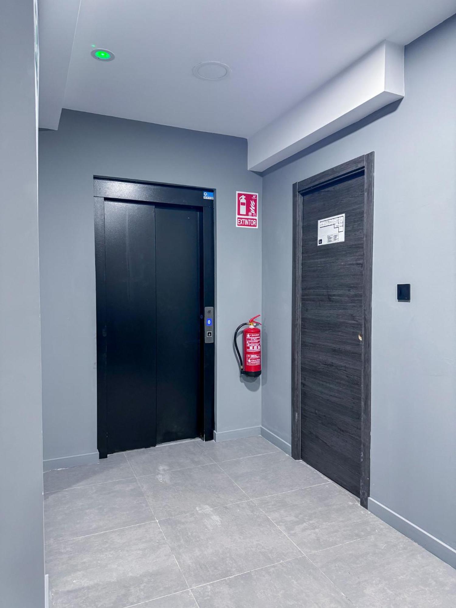 Zur Boutique Hostel Фуeнхирола Екстериор снимка