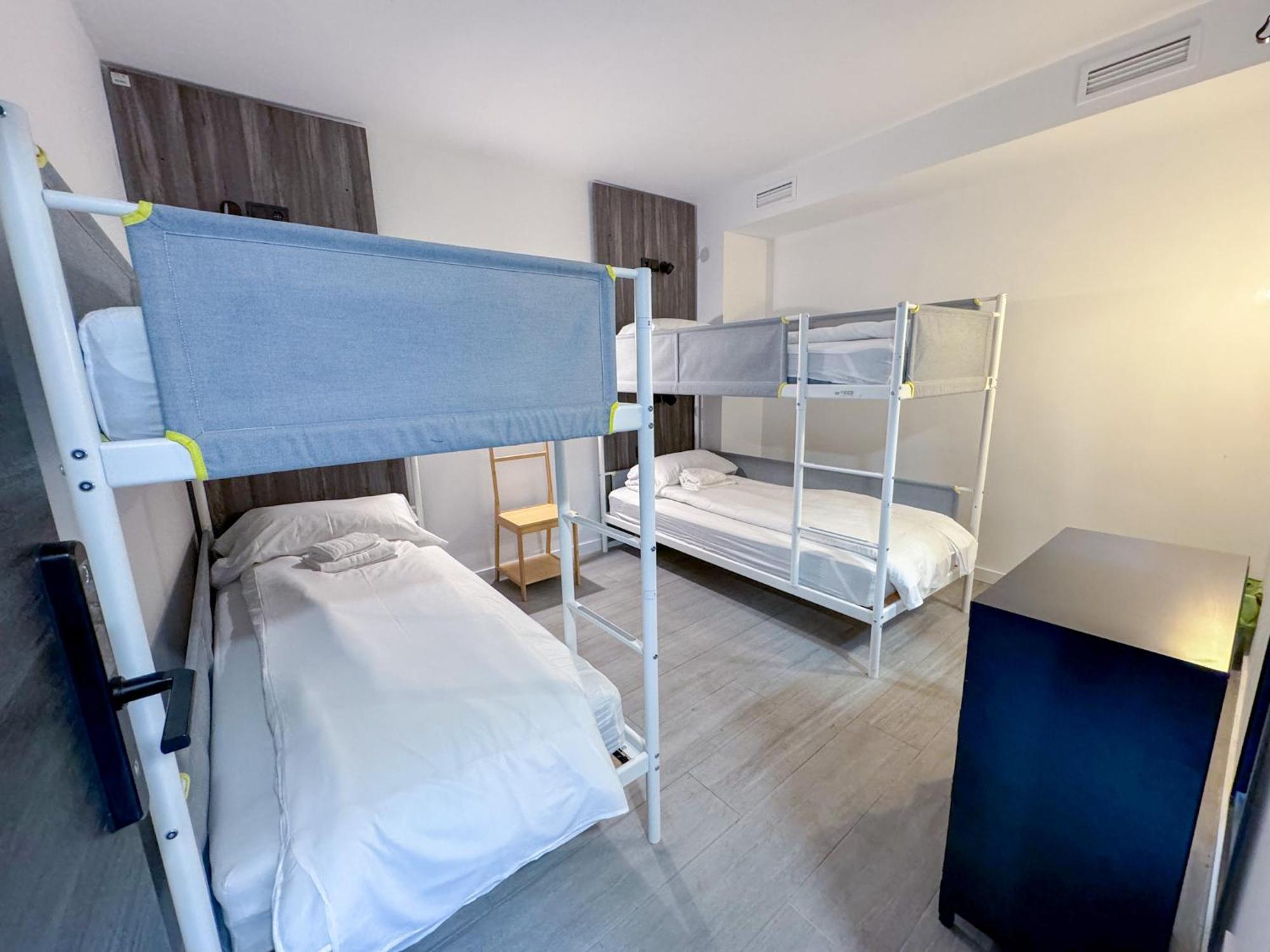 Zur Boutique Hostel Фуeнхирола Екстериор снимка